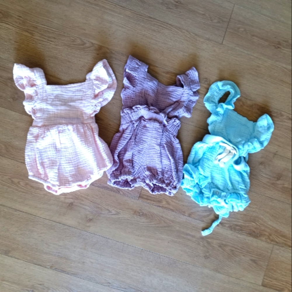 Baby sunsuit/rompers (3)